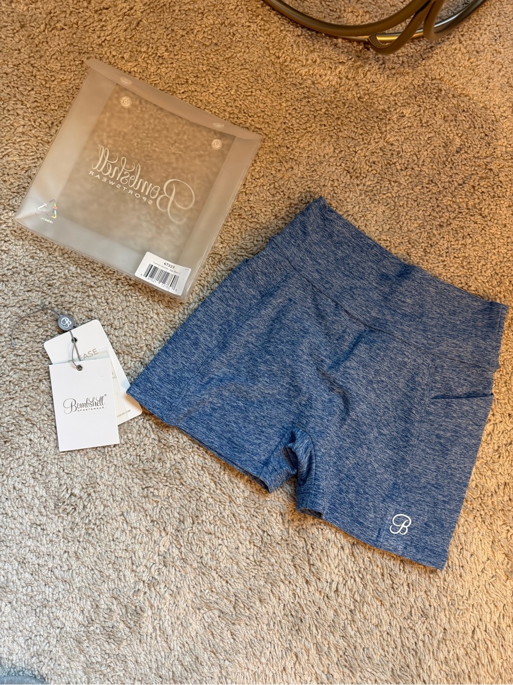 CURVES SHORTS SKYE BLUE SIZE LARGE NWOT BOMBSHELL SPORTSWEAR POCKETS SCRUNCH